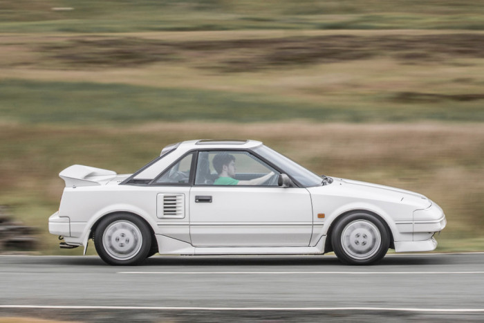 toyota_mr2_490496[1].jpg