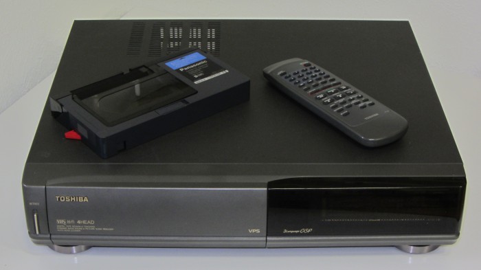 Toshiba_VHS_V-711G.jpg