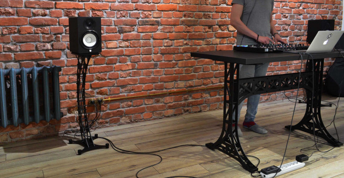 Speaker Stands Industrial 03.jpg