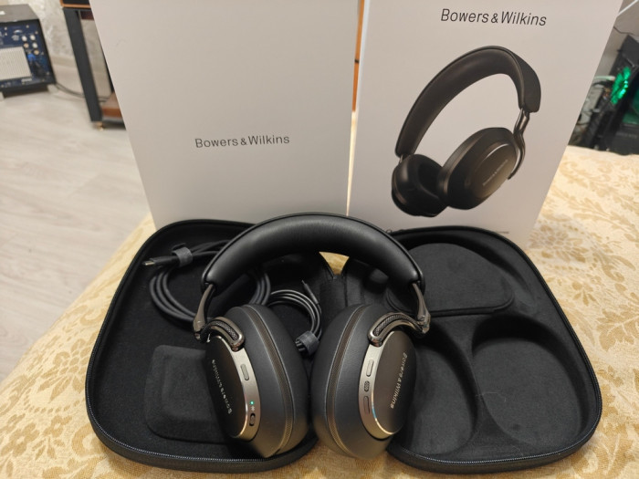Bowers & Wilkins Px8 S2.jpg