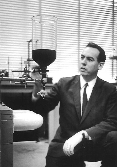 R._E._Rosensweig_with_ferrofluid_in_his_lab_(1965).jpg