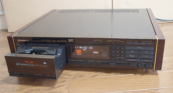 Pioneer D-1000.jpg