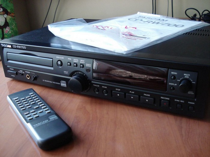 tascam cd-rw700.jpg