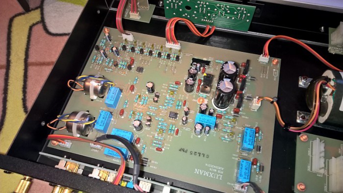 Luxman E-200.jpg