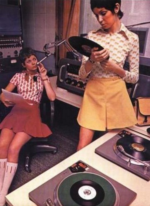 d0c931c398b218c8e6b036b010c0c4cc--knee-socks-mod-girl.jpg