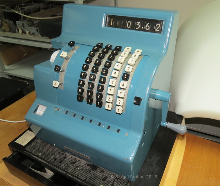 sovetskii-kassovyi-apparat-a1t-4-400-2.jpg